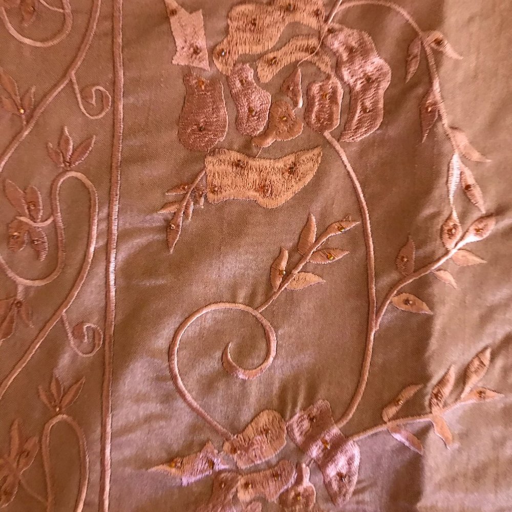 NWOT 72" Ridgefield Table Runner - Picture 7 of 7